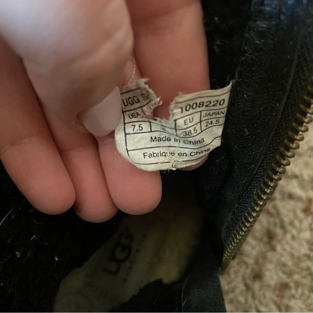 UGG Cozy Black Ankle Left Boot with Buckle- one boot only size 7.5 - Picture 7 of 7